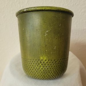 VTG Metal Thimble Wall Pocket in Avocado Green